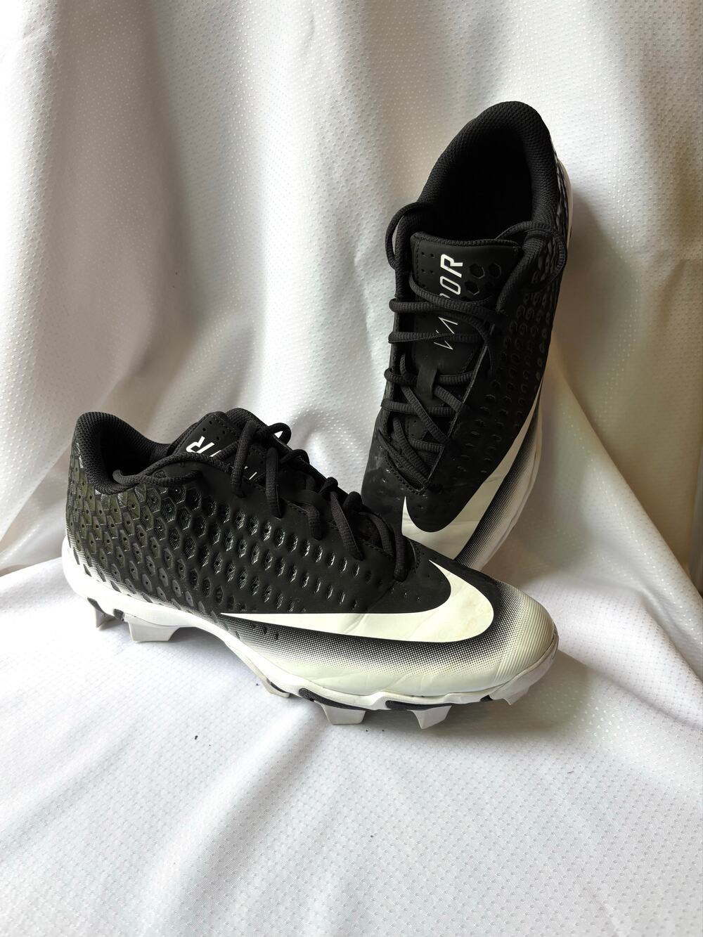 Nike Vapor molded baseball cleats black and white